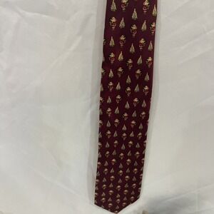 Jos. A. Bank The Miracle Collection 100% Silk Tie  here comes Santa 57 Inches 24